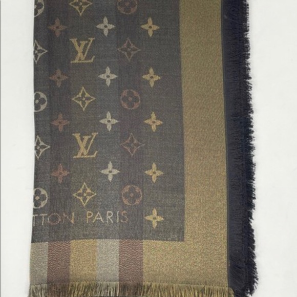 Louis Vuitton Monogram Shine Shawl M71548 - Picture 2 of 5
